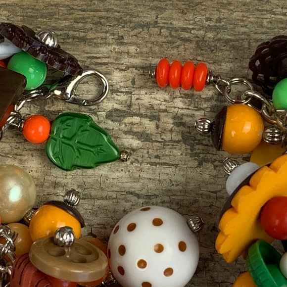 Vintage Artisan OOAK 90s Fall Flower Floral Gardening Button Bead Charm Bracelet - Picture 9 of 9